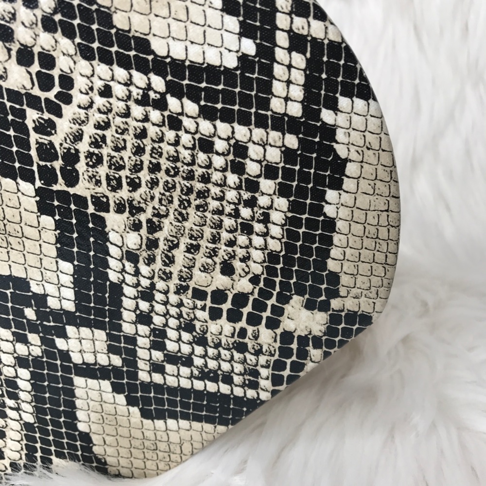 Alessia LAST CHANCE Python Circle Chain Crossbody - Picture 5 of 8